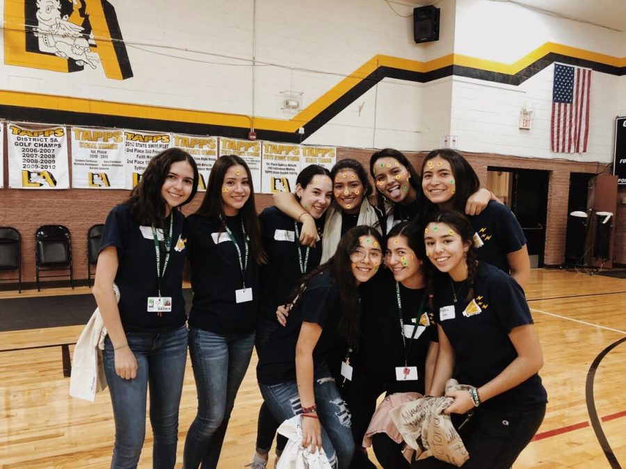 Juniors after their retreat. The retreat was was full of fun activities for them to bond and grow in faith.  Photo courtesy of Melissa Hidalgo.