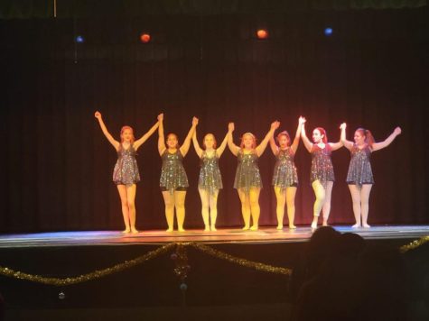 Orchesis takes their final bow at Loretto’s Christmas performance in 2021. Their performances take place in the gym at Loretto Academy.
Photo courtesy of Mia Quinones