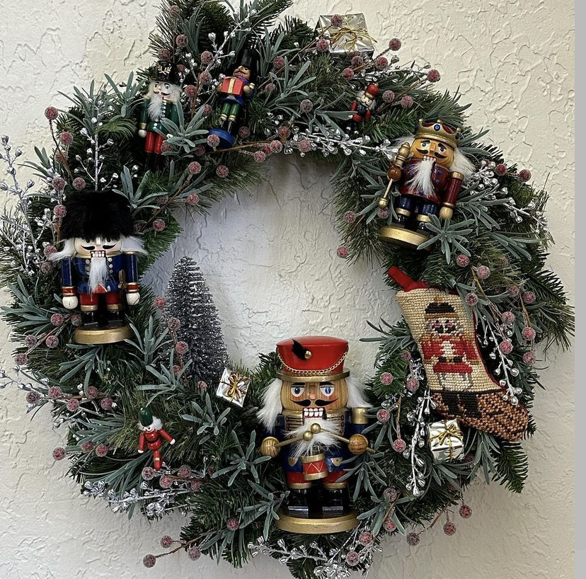 One of the Christmas wreaths auctioned at this year’s Jingle Mingle
Celebration. The wreaths were a variety of themes including Halloween,
Christmas, and Autum. 
Photo courtesy of Loretto Academy on Instagram