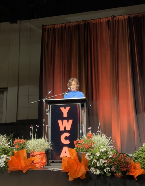 Elizabeth Vargas headlining the 29th annual YWCA Women’s Luncheon that celebrates the organizations 115th anniversary. Luncheon featuring various guest speakers and representatives of organizations and companies affiliated with the YWCA.
Photo courtesy of Angelica Castorena.
