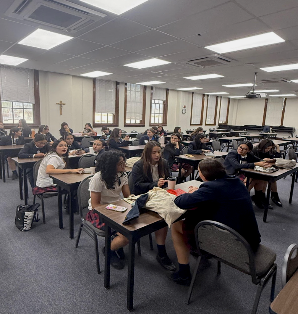 Eighth graders from different schools gather for a discussion after the final tour of Loretto. After a full day of engaging festivities, the students discuss how their day went with the students from different schools. Photo courtesy of Nicole Meza.