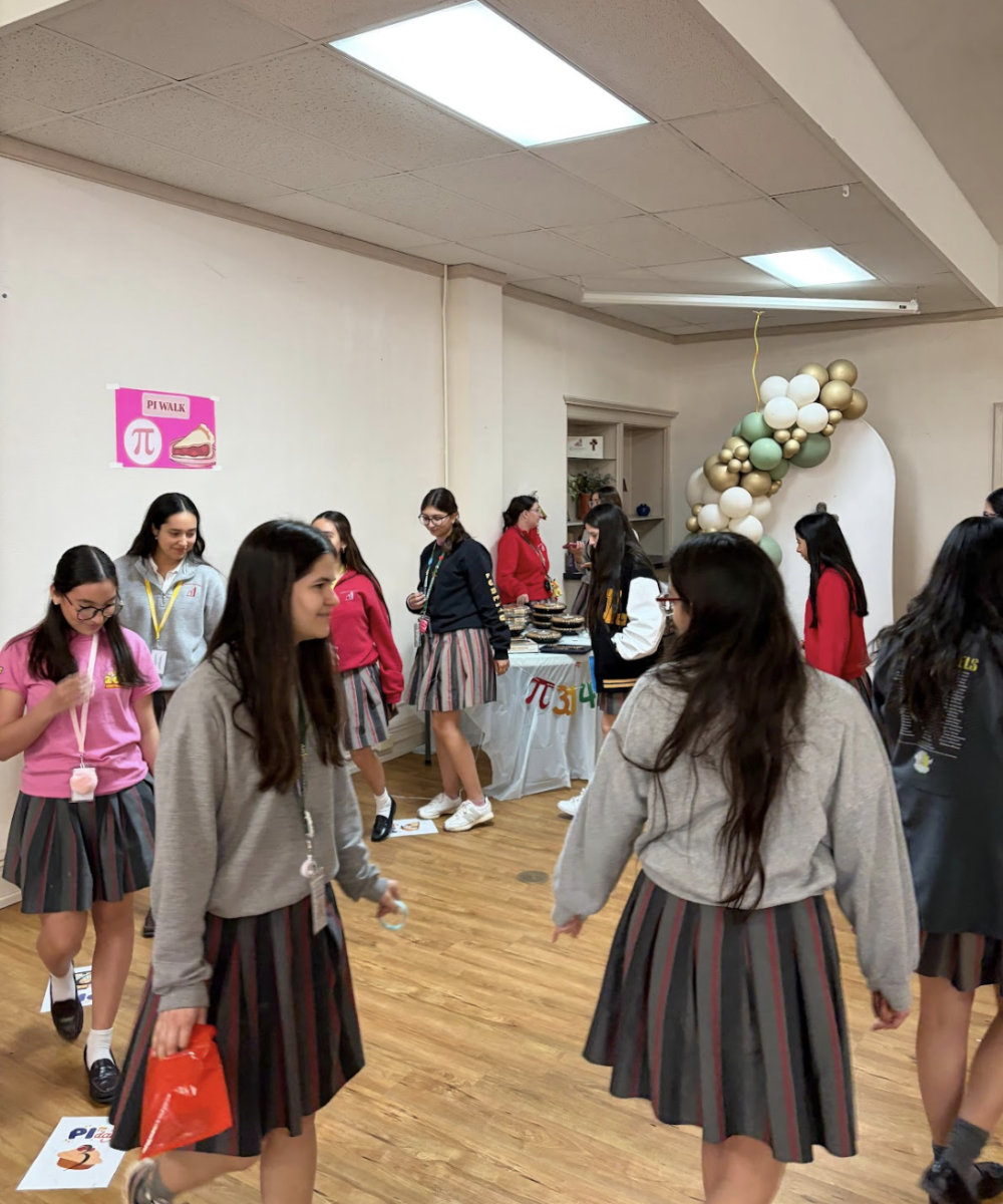 Loretto students participating in the pi walk to win a pie. Students could be seen all day carrying around pies of all flavors and enjoying slices with their friends. Photo courtesy of Doryan Nassri.